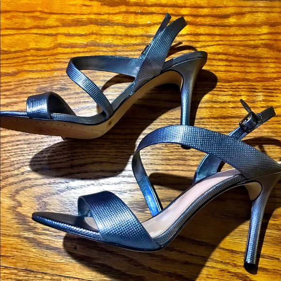 BRAND NEW: VINCE CAMUTO HOLIDAY SILVER NEW HEELS - Picture 3 of 8